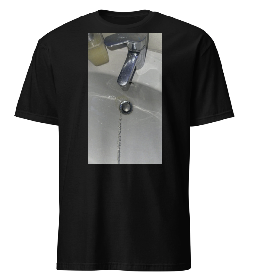 Waschbecken pissen T-Shirt